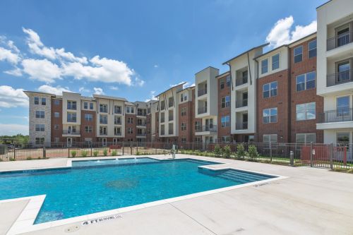 The Luxe at Cedar Hill 25